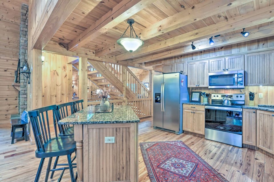 Kitchen | Chef-Ready Space with a Granite Island and Stainless Appliances