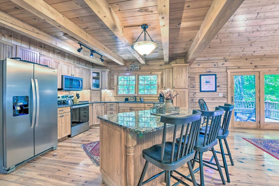 Kitchen | Chef-Ready Space with a Granite Island and Stainless Appliances