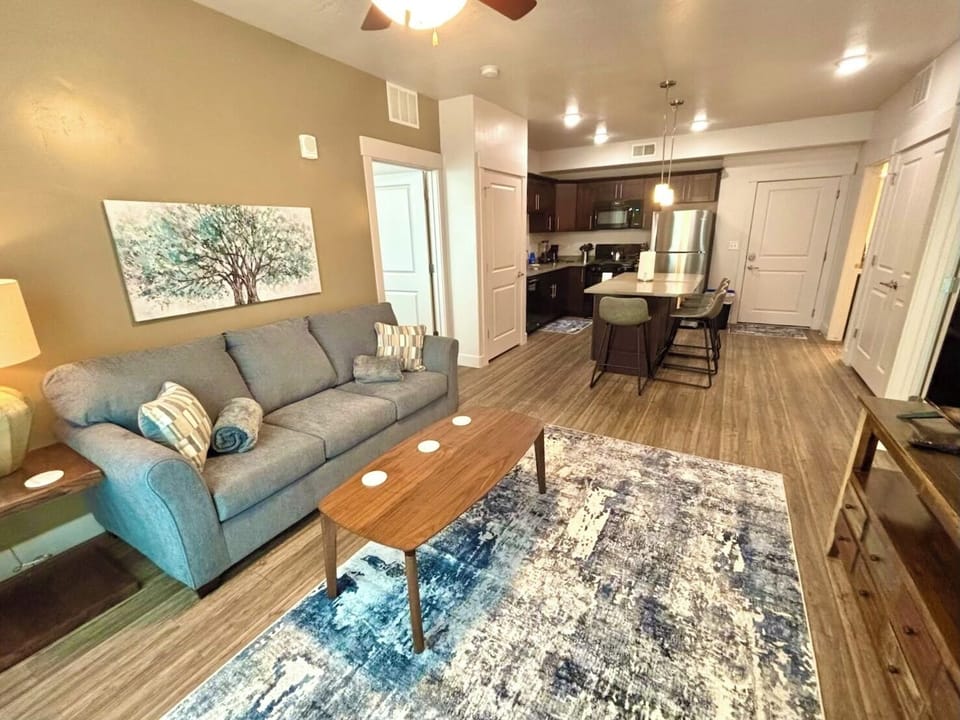 Deluxe Apartment, 2 Bedrooms, Pets Allowed | Living area