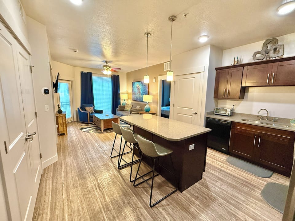 Deluxe Condo, 2 Bedrooms, Kitchen | Private kitchen