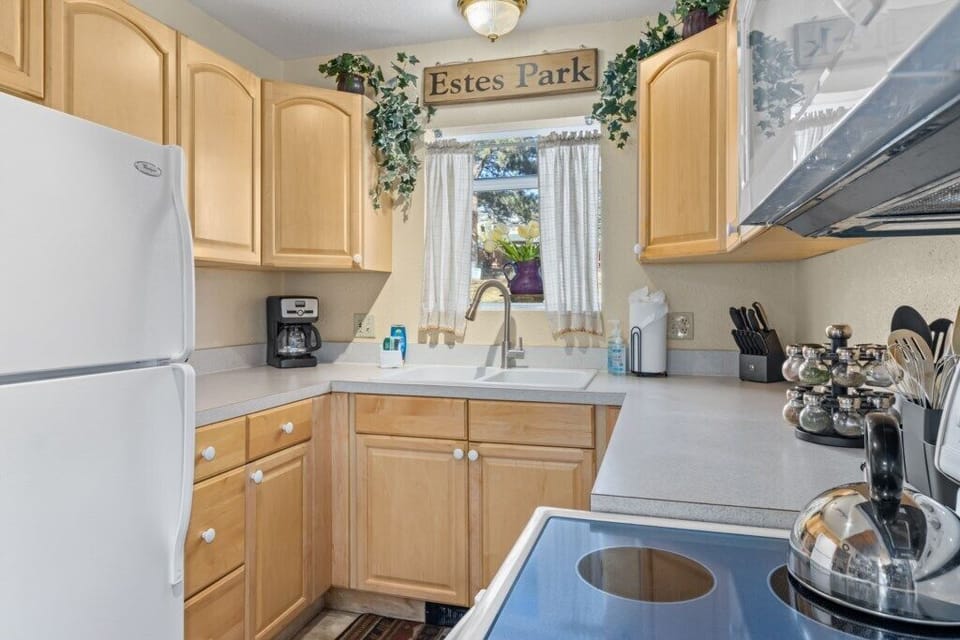 Kitchen with microwave.jpg