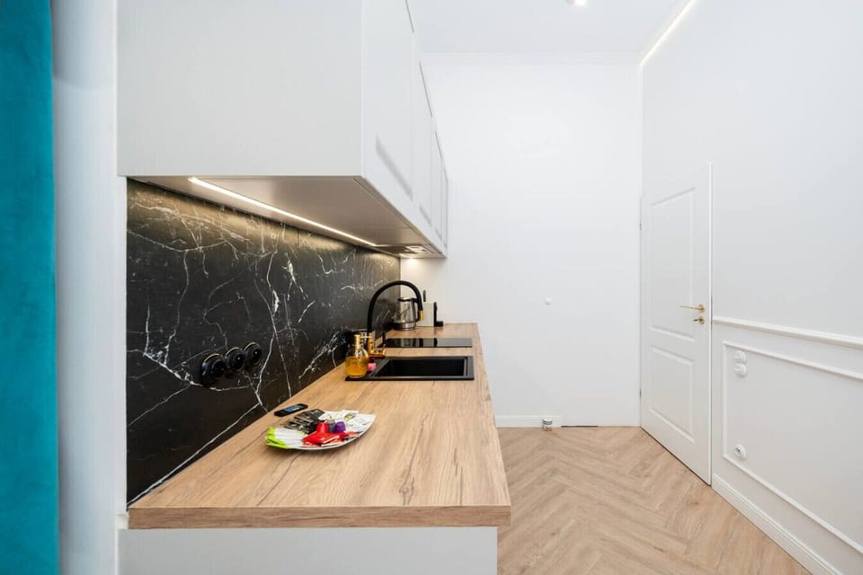 Fully Equipped Modern Kitchen with Oven, Induction Cooktop and Coffee Maker | Book Now with RENTUJEMY.COM