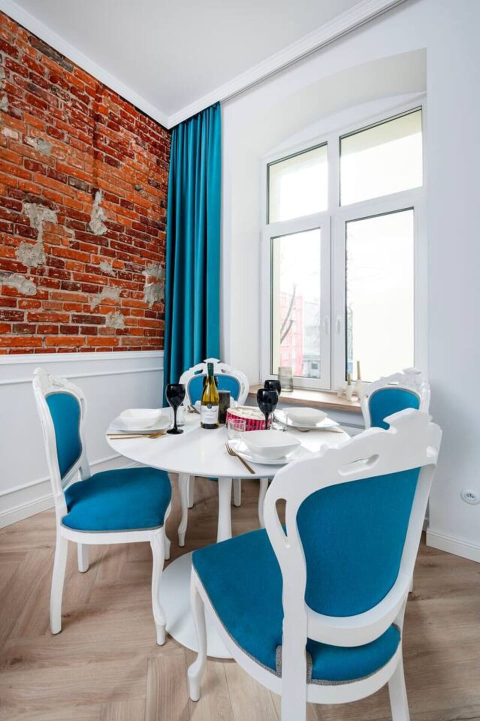 Dining Area – Stylish Table for Shared Meals with Exposed Brick Accent | Book Now with RENTUJEMY.COM