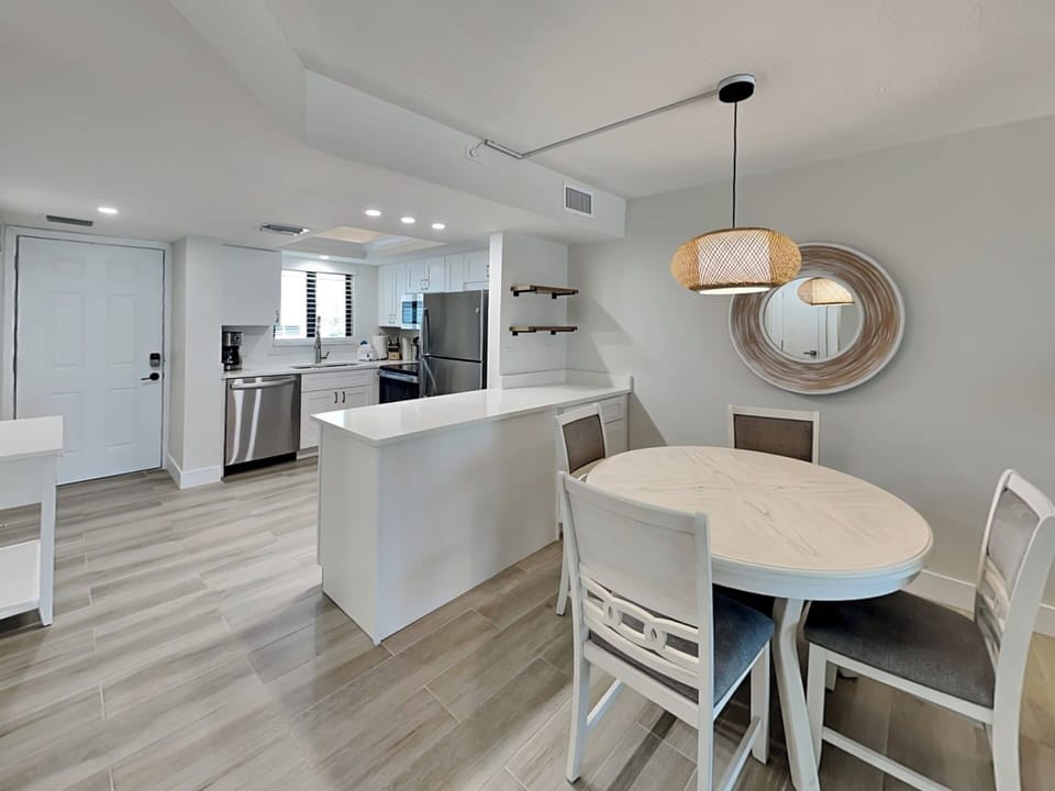Condo (2 Bedrooms) | Property amenity