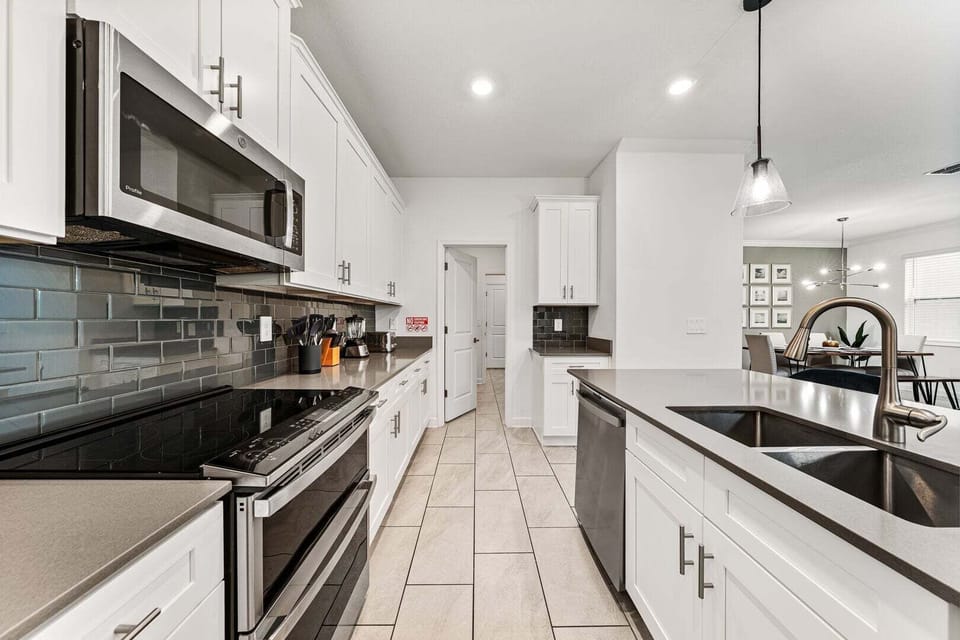 Our kitchen is fully equipped with all the appliances you need to prepare your meals for the day.