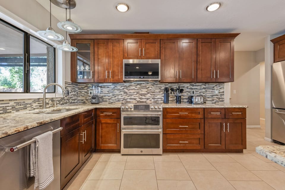House, Multiple Beds, Pool Access, Pool View (Scottsdale Clubhouse) | Private kitchen