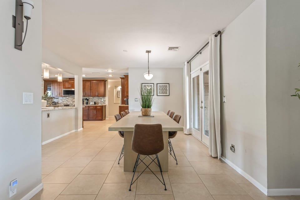 House, Multiple Beds, Pool Access, Pool View (Scottsdale Clubhouse) | Dining