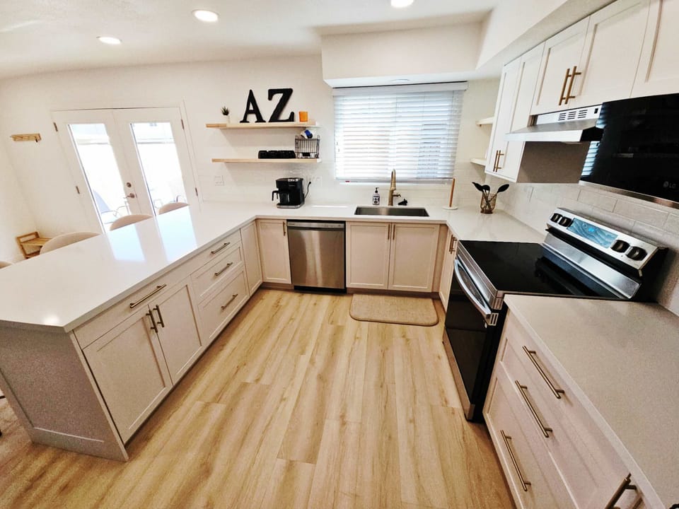Condo, Multiple Beds, Patio, Garden View (Osborn Oasis) | Private kitchen