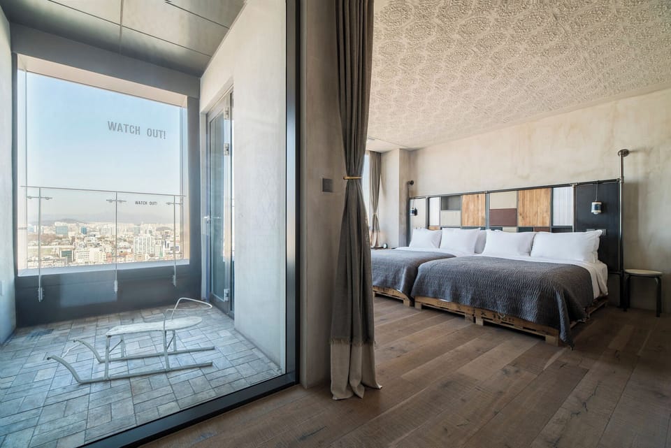 Studio (02) | Premium bedding, in-room safe, soundproofing, free WiFi