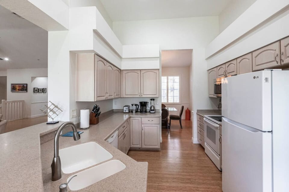 Plenty of cooking space for all your culinary needs.