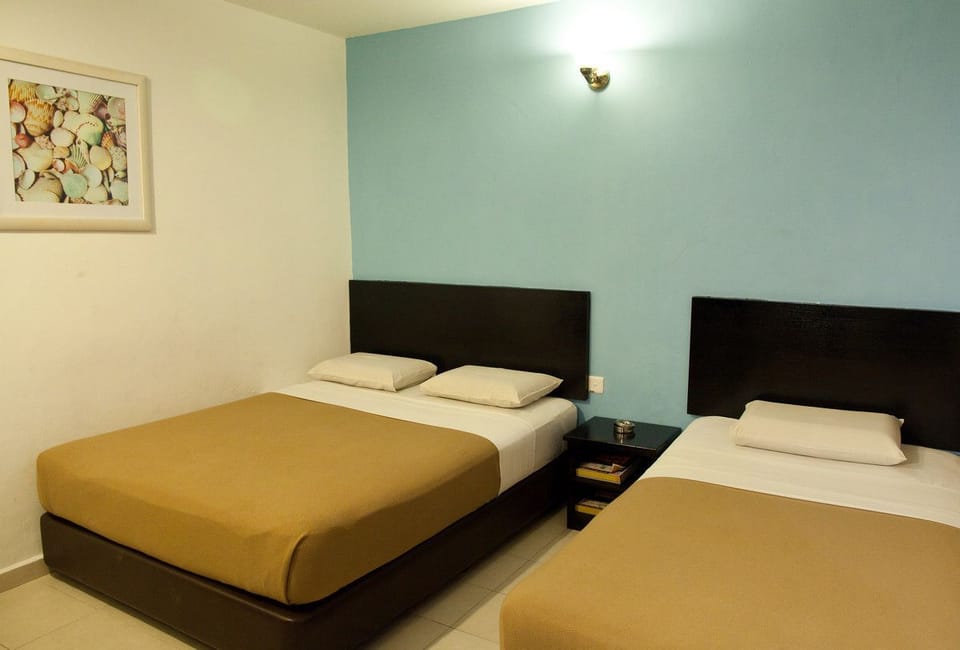 Premium bedding, desk, iron/ironing board, free WiFi