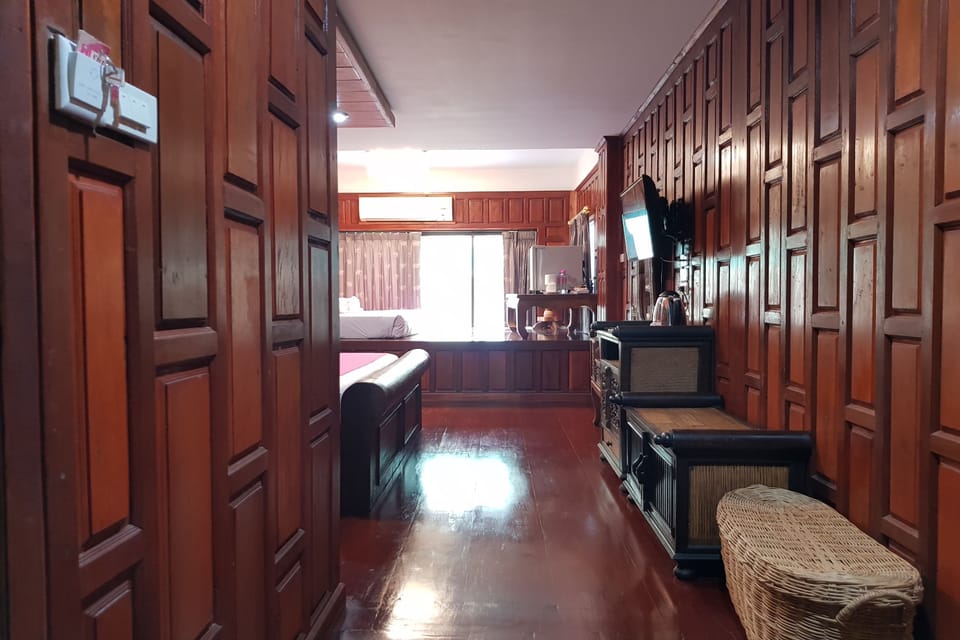 Junior Room | Desk, rollaway beds, free WiFi, bed sheets