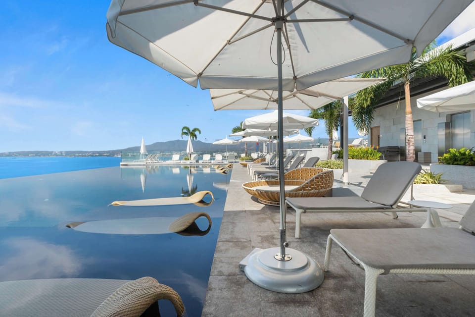 RooftopRooftop heated infinity pool