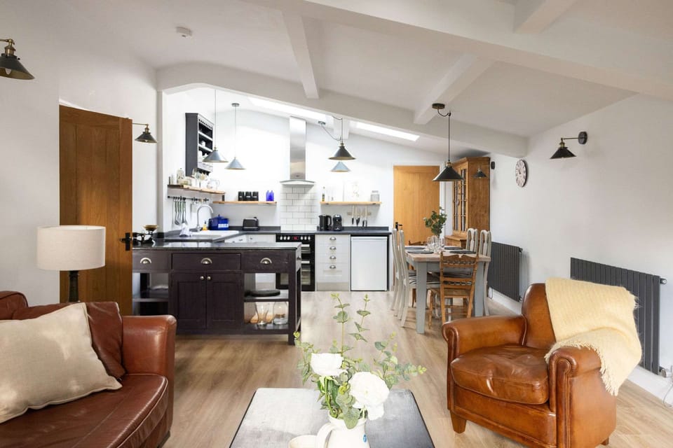 House | 6 bedrooms, desk, high-speed internet