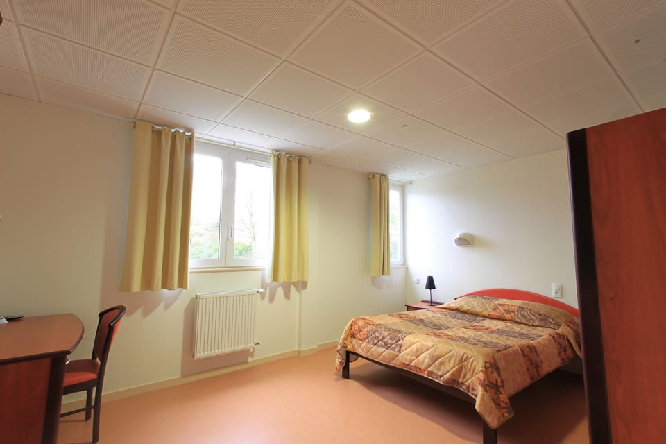 Comfort Double Room | Desk, iron/ironing board, free WiFi, bed sheets