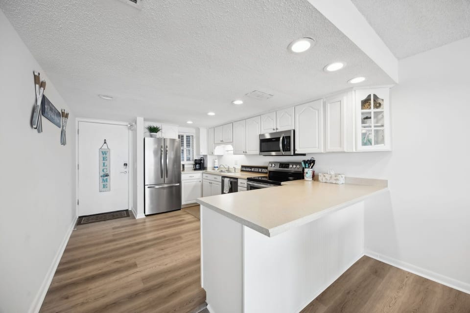 Full kitchen