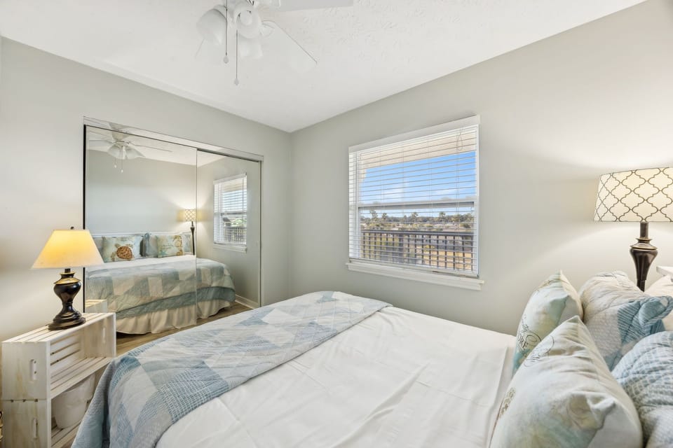 Guest queen bedroom has closet and window