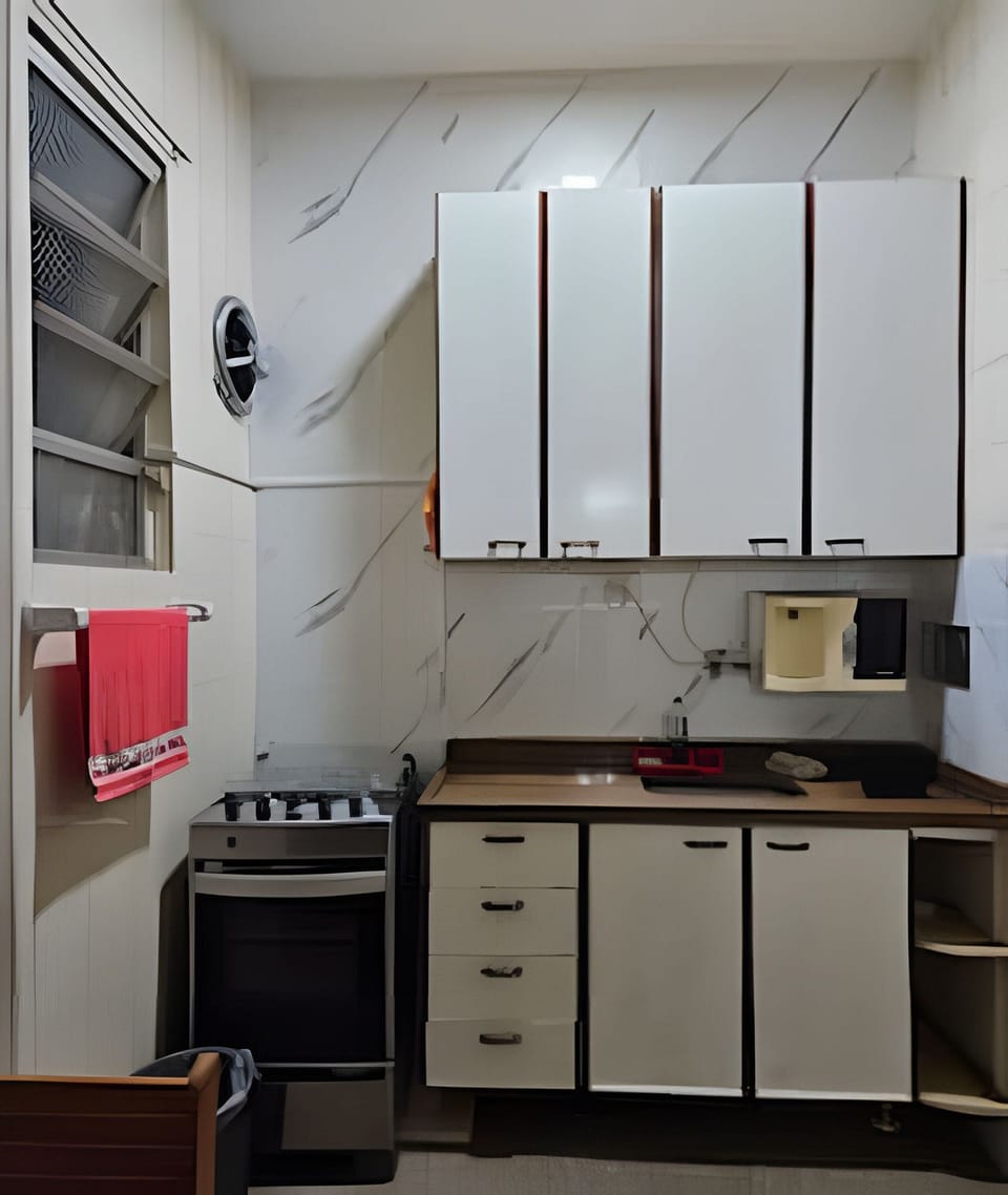 Apartment | Private kitchen | Full-size fridge, microwave, oven, cookware/dishes/utensils