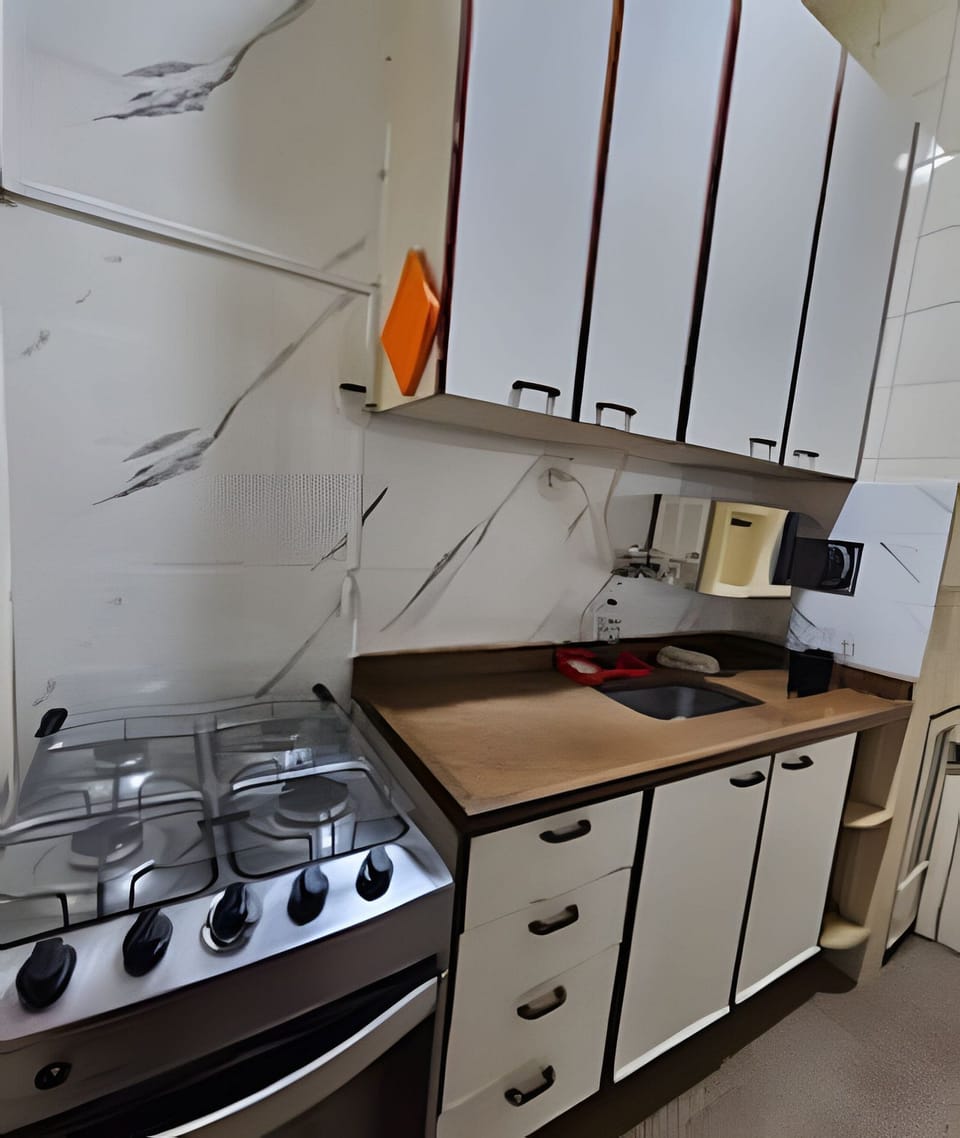 Apartment | Private kitchen | Full-size fridge, microwave, oven, cookware/dishes/utensils