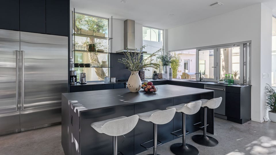 House (6 Bedrooms) | Interior