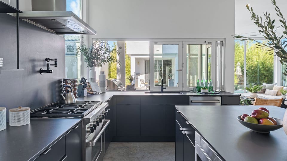House (6 Bedrooms) | Interior