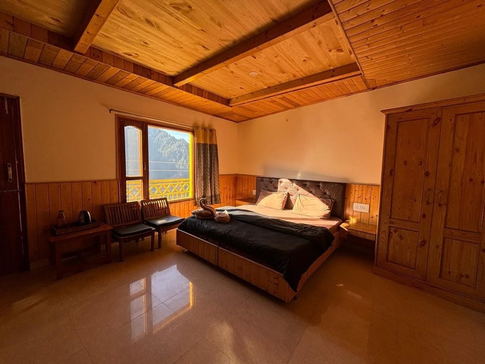 Family Room, Balcony | Free WiFi