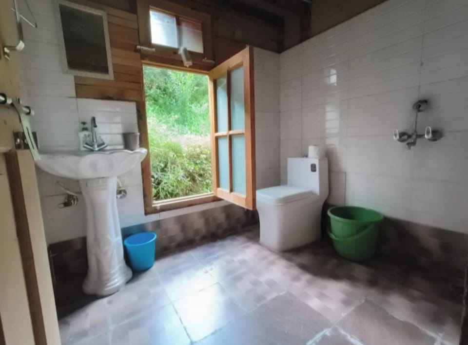 Shower, free toiletries, towels, soap