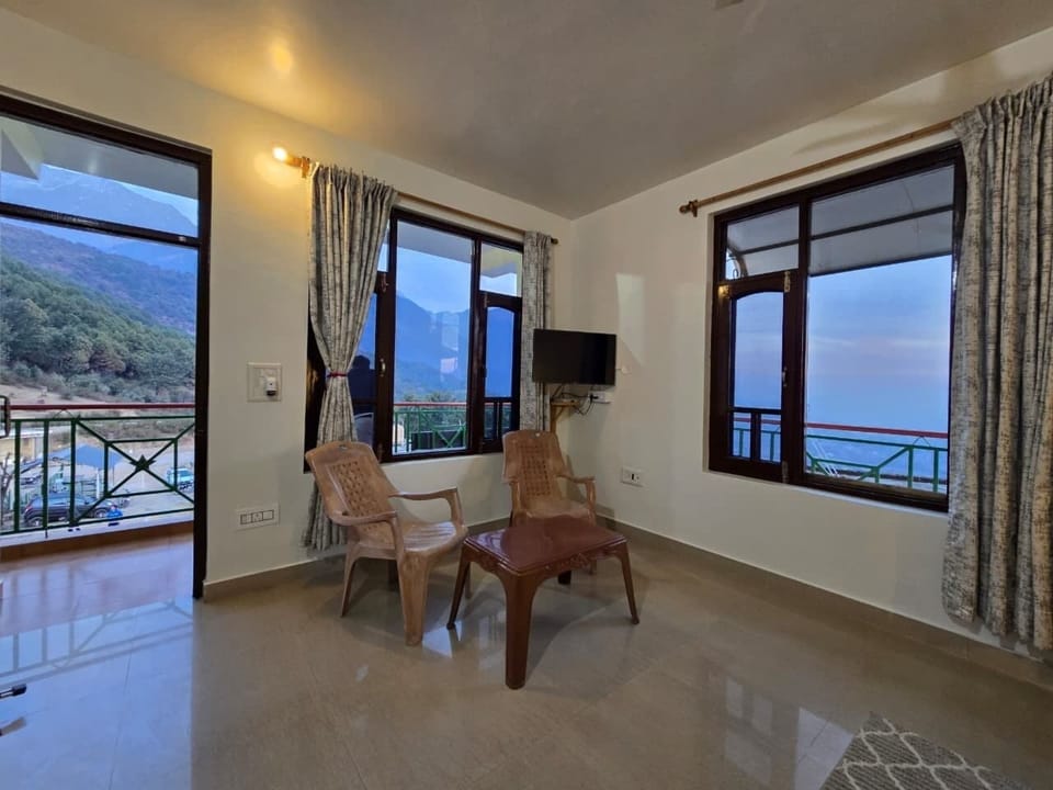 Deluxe Double Room, Balcony, Mountain View | Iron/ironing board, free WiFi