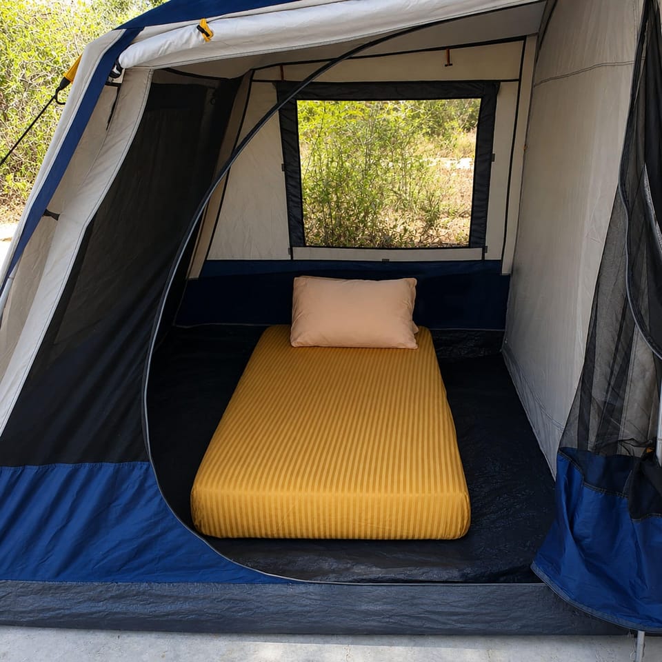 Deluxe Tent, Garden View | WiFi (free), bed sheets