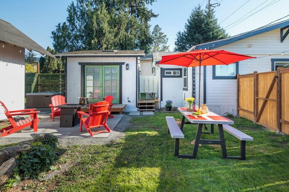 Soak up the sunshine and enjoy outdoor dining with family and friends.