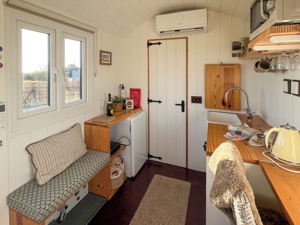 Open plan living space | Oak Hut - Temple Bruer Glamping, Temple Bruer