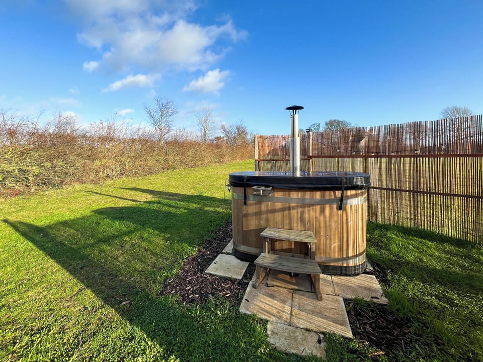 Hot tub | Oak Hut - Temple Bruer Glamping, Temple Bruer