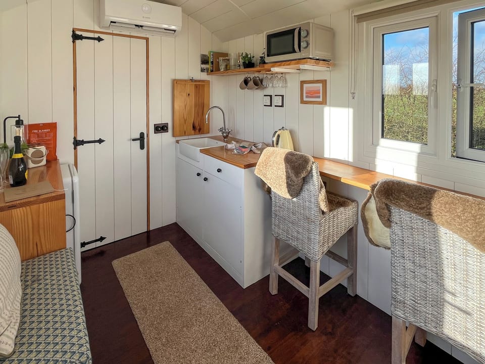 Open plan living space | Oak Hut - Temple Bruer Glamping, Temple Bruer