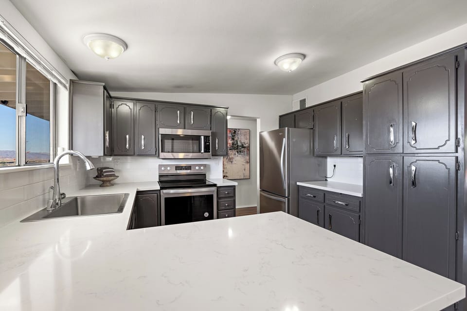 Full kitchen with everything you need to cook.