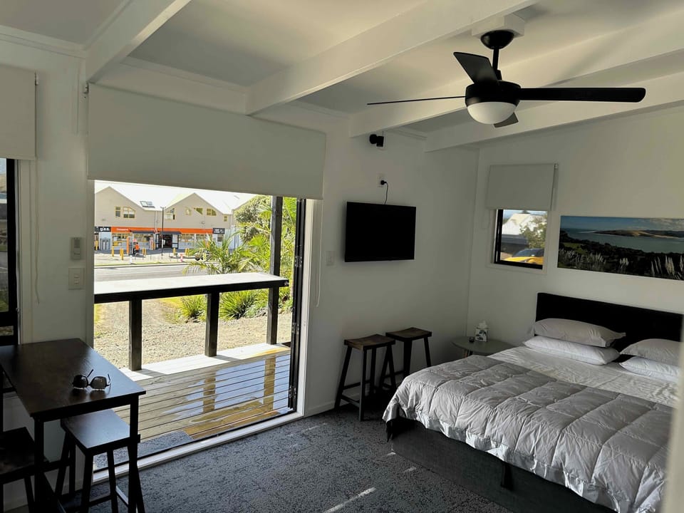 Sleeps 3 - King bed plus 1 single bed