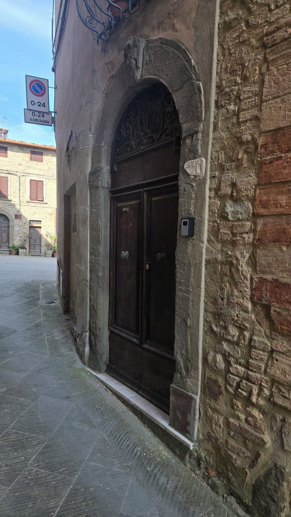 Entrance to the apartment 
No.4