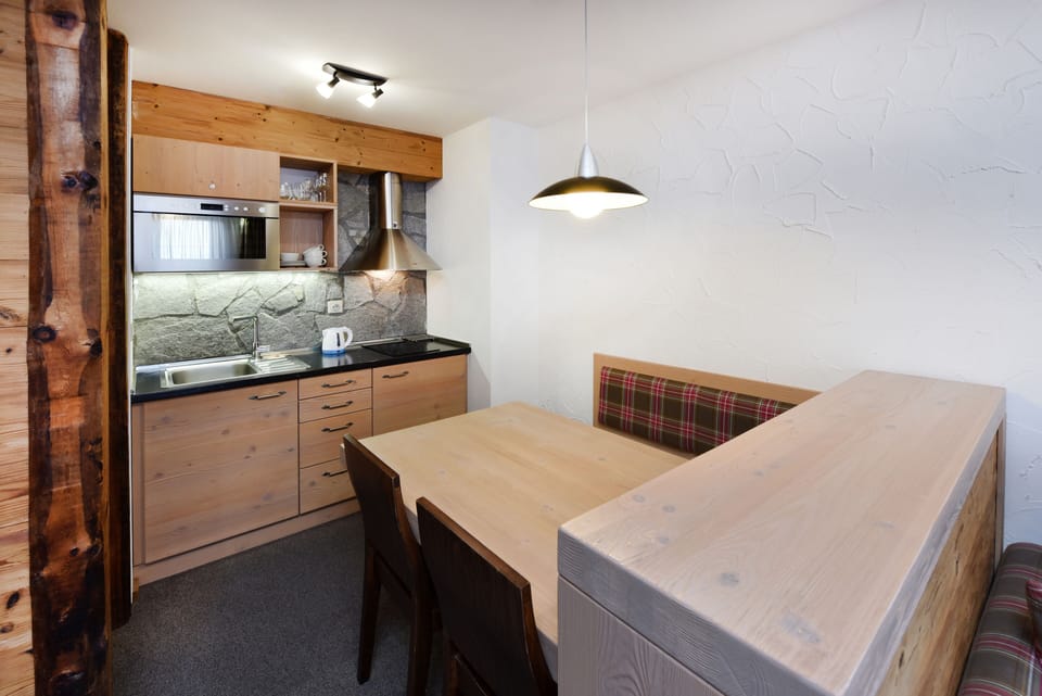 Deluxe Apartment, 1 Bedroom (Residence) | Private kitchen | Coffee/tea maker, electric kettle