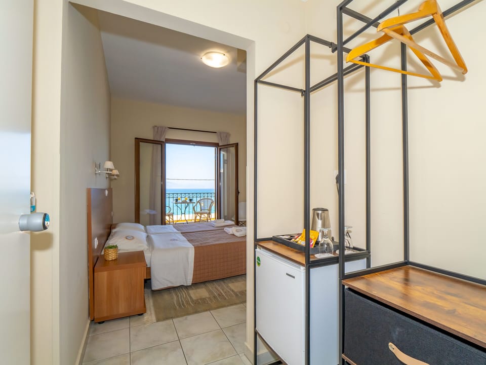 Standard Room | Minibar, in-room safe, soundproofing, free cribs/infant beds