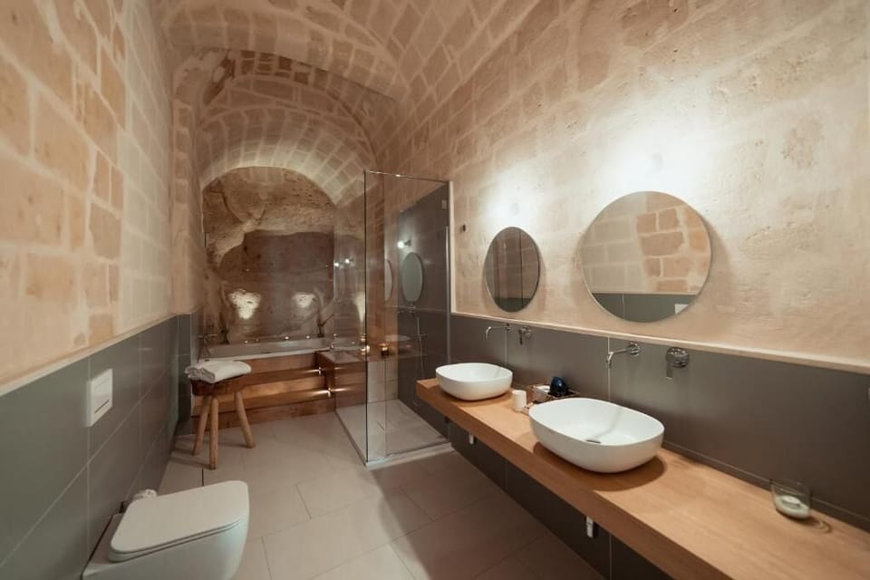 Hair dryer, bidet, towels, toilet paper