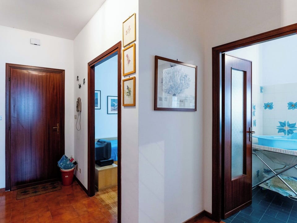 Flooring, Wall, Floor, Wood, Interior Design, Ceiling, Door, Room, Lighting, Home