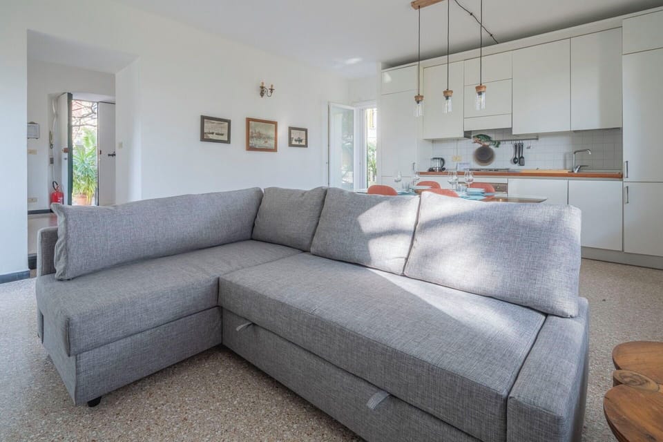 Autumn, Kitchen, Living Room, Spring, Summer