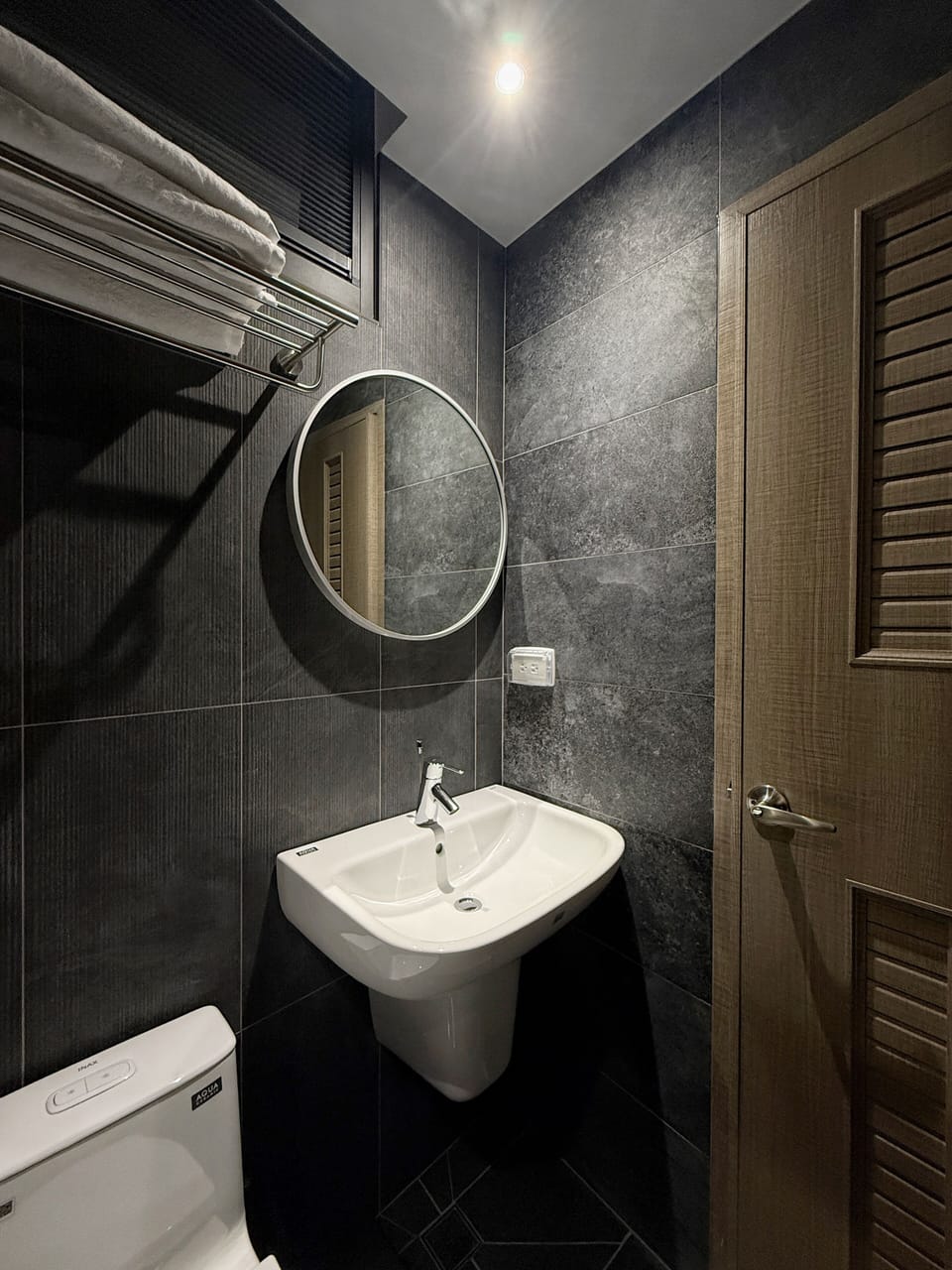 Shower, hair dryer, towels, shampoo