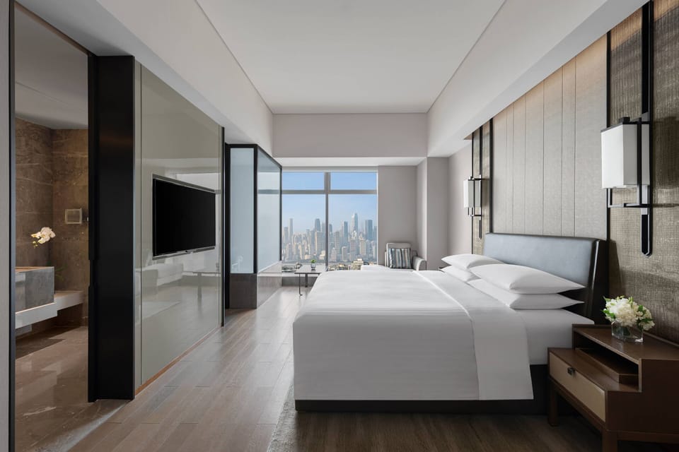 Room, 1 King Bed, City View | Minibar, in-room safe, desk, soundproofing
