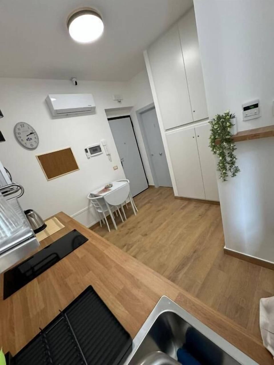 Full-size fridge, microwave, electric kettle, paper towels