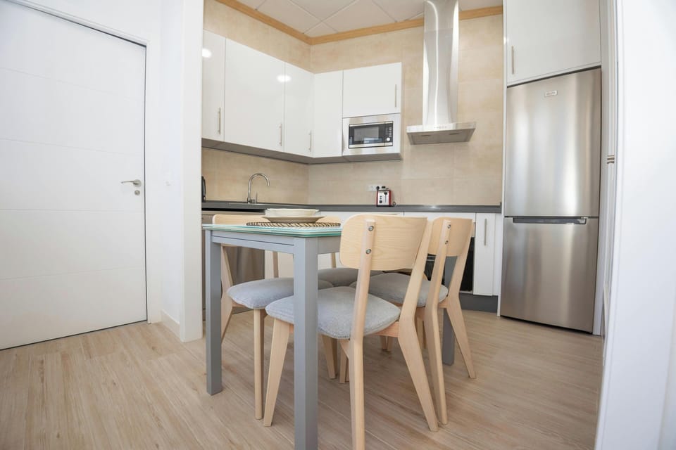 Deluxe Studio, 2 Bedrooms, Smoking | Interior