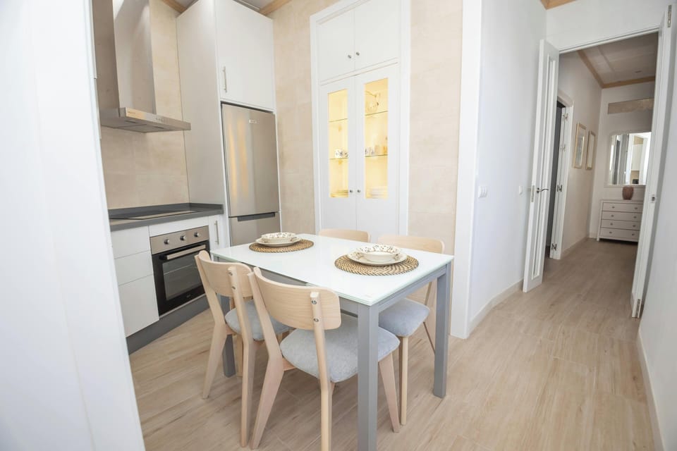 Deluxe Studio, 2 Bedrooms, Smoking | Interior