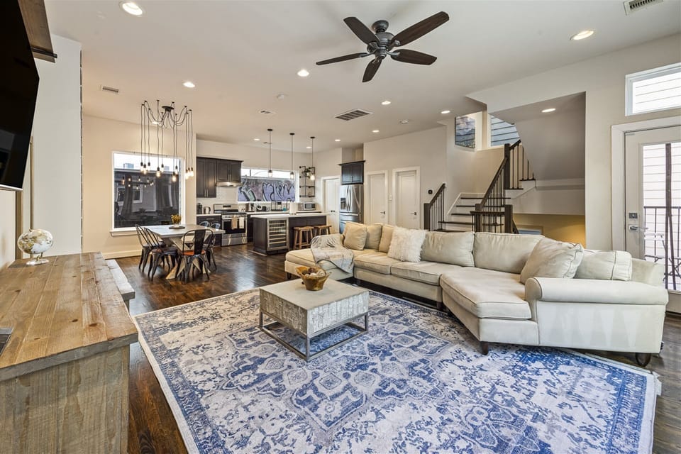 Perfectly designed to accommodate all your family and friends comfortably. 