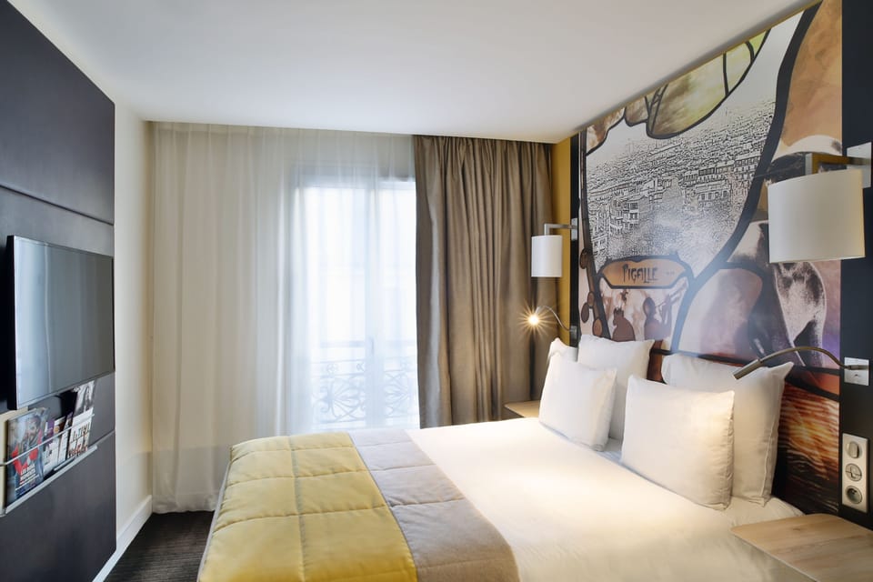 Premium bedding, in-room safe, desk, laptop workspace