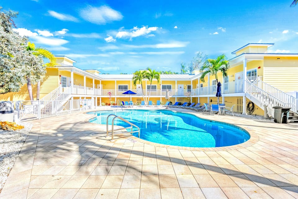 Pool with alfresco dining and lounging (shared).