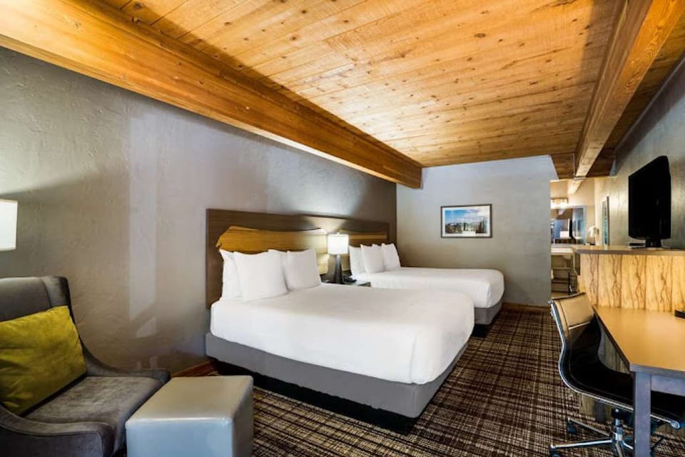 2.  Two Queen Beds.